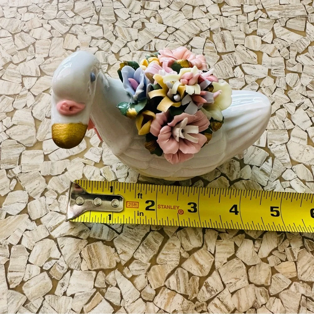 Beautiful little porcelain swan figurine with a back full of flowers!